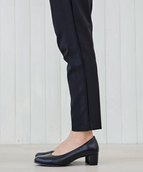 ラウンド撥水サテンパンプス MAR81545